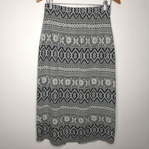 Style NY Knit Black & White Winter Maxi Skirt